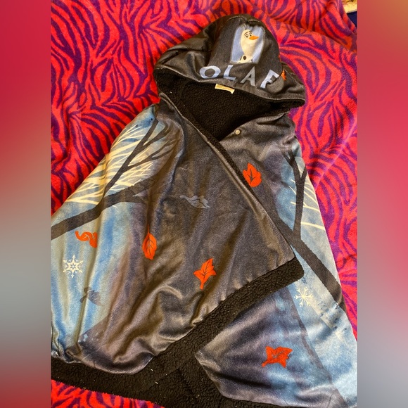 Frozen 2 Olaf fleece cape - Picture 2 of 10